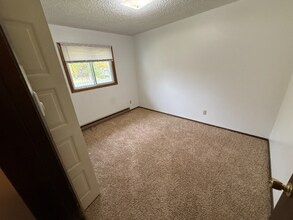 716 Great Plains Ct in Grand Forks, ND - Building Photo - Building Photo