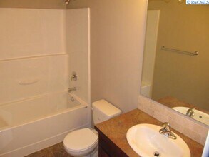 513 Jordan Ln in Richland, WA - Building Photo - Building Photo