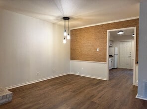 2300 Nacogdoches Rd in San Antonio, TX - Building Photo - Building Photo