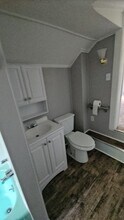 16 4th Ave, Unit 2 fl in Gloversville, NY - Building Photo - Building Photo