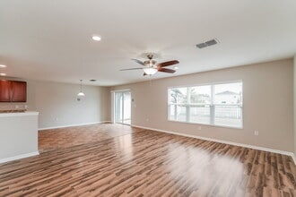 10635 Laguna Plains Dr in Riverview, FL - Building Photo - Building Photo