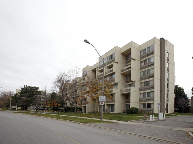 The Villas in Oakville, ON - Building Photo - Primary Photo