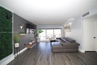 200 178th Dr in Sunny Isles Beach, FL - Building Photo - Building Photo