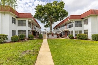 3460 32nd Ave N, Unit 101 in St. Petersburg, FL - Building Photo - Building Photo