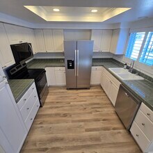 90 Lupe Ave in Thousand Oaks, CA - Foto de edificio - Building Photo