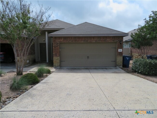 742 Saengerhalle Rd in New Braunfels, TX - Building Photo - Building Photo