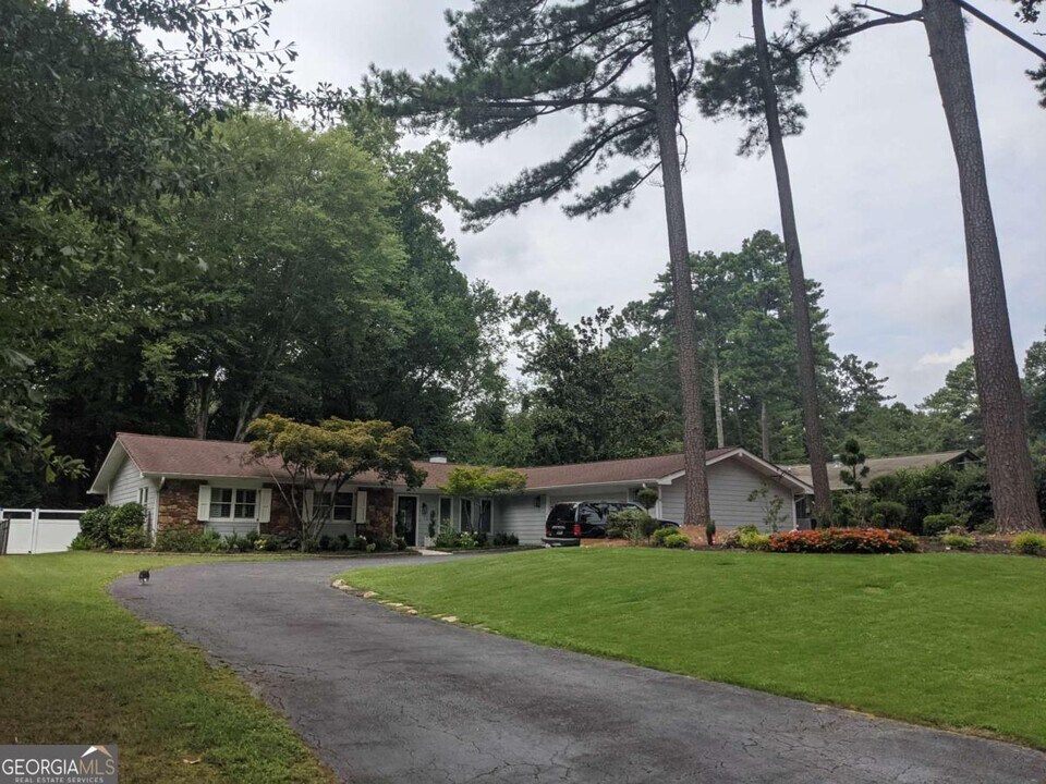 5161 Davantry Dr in Dunwoody, GA - Building Photo