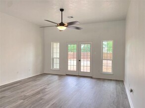 3907 Quail Cir in Sealy, TX - Foto de edificio - Building Photo