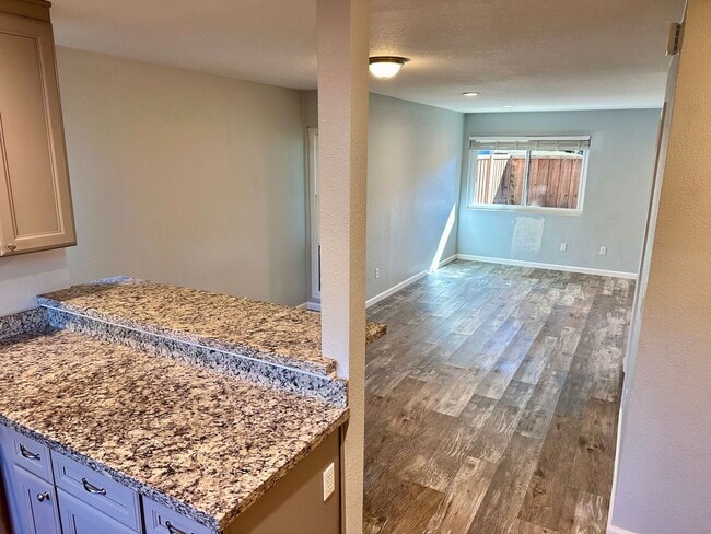 685 Racquet Club Cir in Rohnert Park, CA - Building Photo - Building Photo
