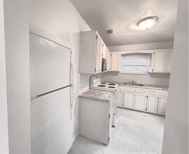 5870 SW 20th St in Miami, FL - Building Photo - Building Photo
