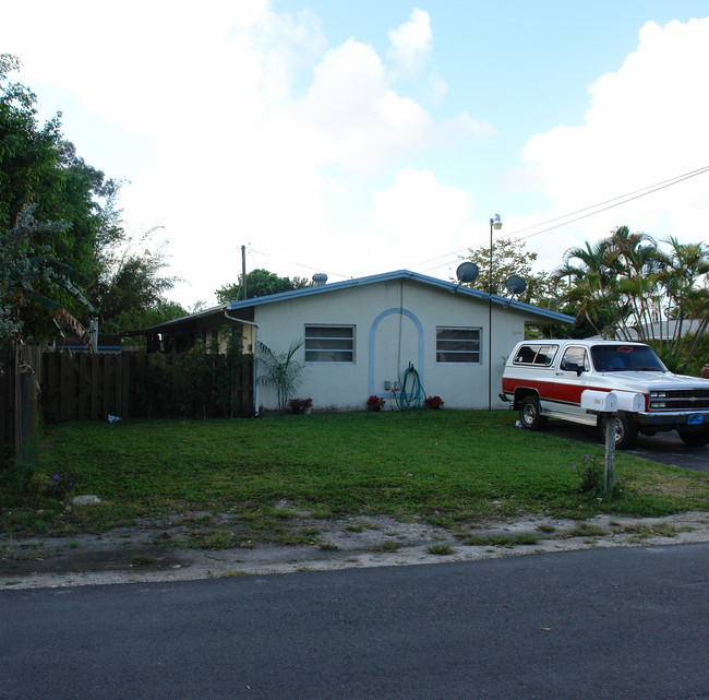 3294-3296 SW 44th St in Fort Lauderdale, FL - Building Photo - Building Photo