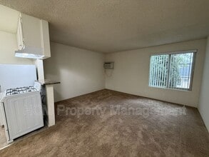 11450 Calvert St in Los Angeles, CA - Building Photo - Building Photo