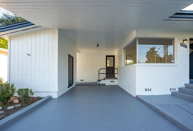 6030 Mizzell Dr in Jacksonville, FL - Building Photo - Building Photo