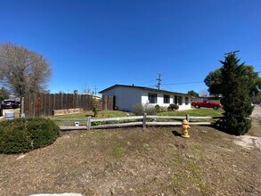 105 Santa Ynez Ave in Paso Robles, CA - Building Photo - Building Photo