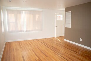 8206 Old Harford Rd, Unit 2 in Parkville, MD - Building Photo