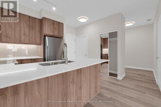 15 Watergarden Dr in Mississauga, ON - Building Photo - Building Photo