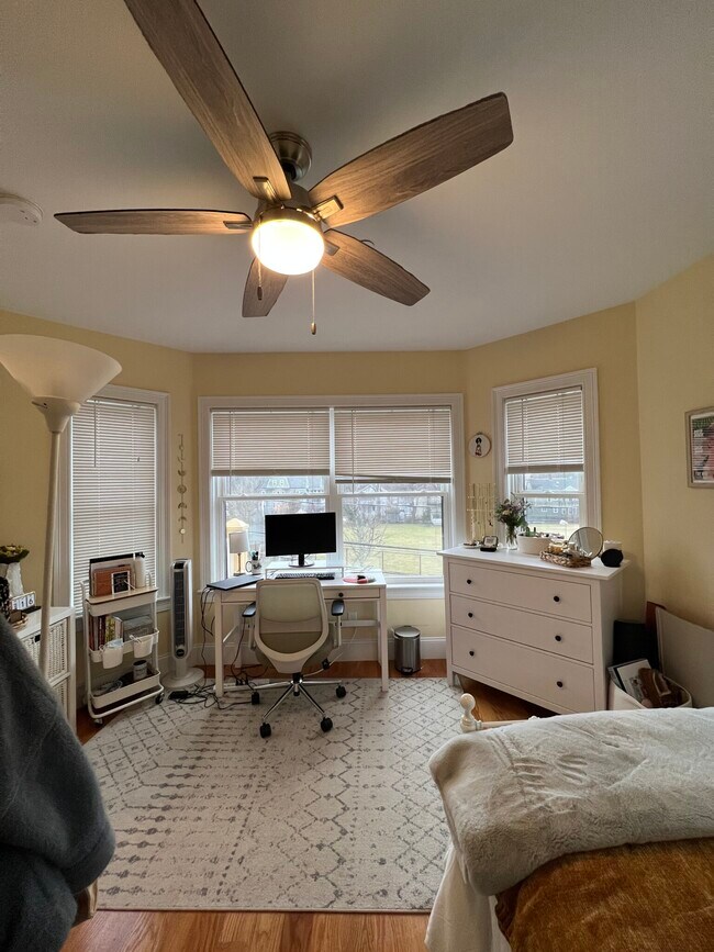 118 Holland St, Unit 3R in Somerville, MA - Building Photo - Building Photo