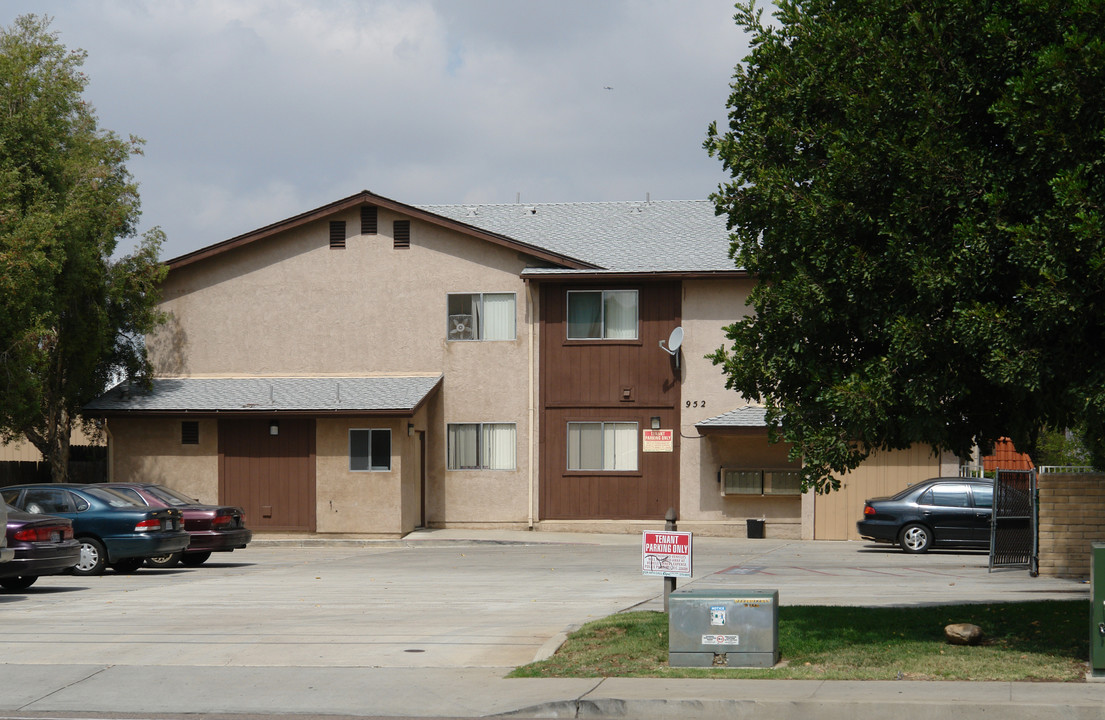 952 E Washington Ave in El Cajon, CA - Foto de edificio