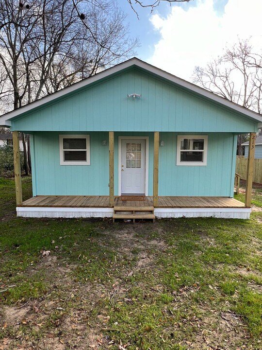 213 Hull Ave in Gladewater, TX - Building Photo