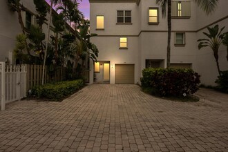 717 SW 4th Ave in Fort Lauderdale, FL - Foto de edificio - Building Photo