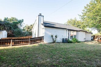 7324 Hyde Ct in Fort Worth, TX - Foto de edificio - Building Photo