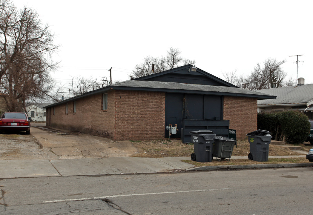 2536 E 6th St in Tulsa, OK - Foto de edificio