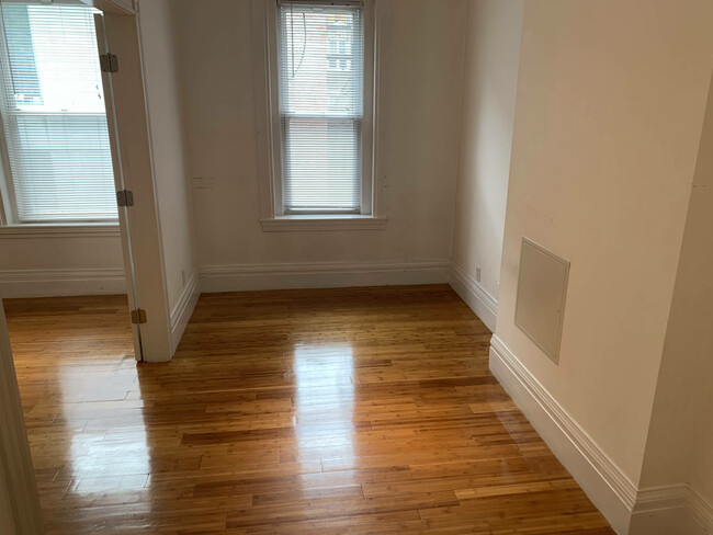 254 Newbury St, Unit 4 in Boston, MA - Building Photo - Building Photo