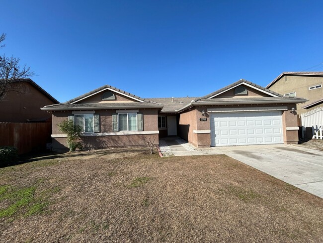 5707 Alagon St in Bakersfield, CA - Foto de edificio - Building Photo