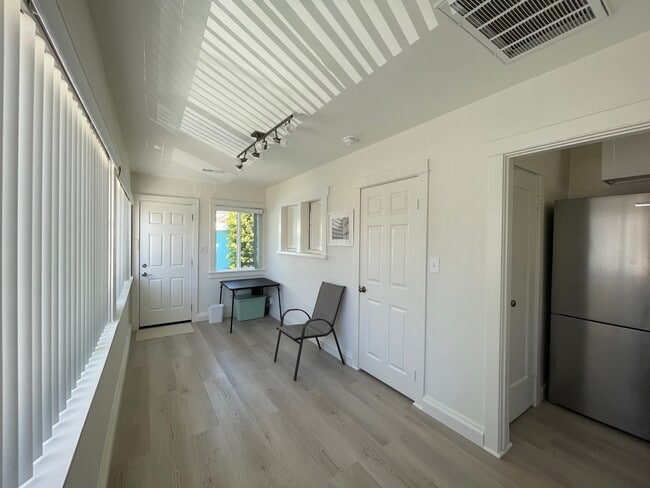 1038 Glen Arbor Ave in Los Angeles, CA - Foto de edificio - Building Photo