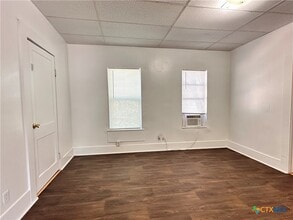 244 W Sessom Dr in San Marcos, TX - Building Photo - Building Photo