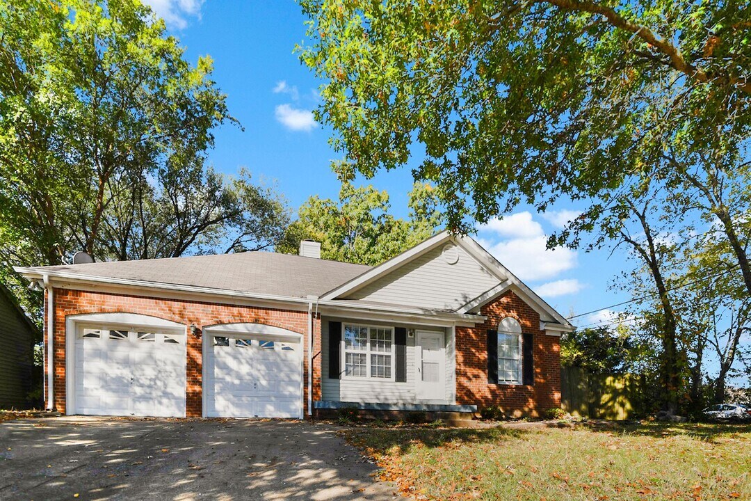 1996 Timberline Way in Clarksville, TN - Building Photo