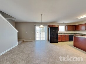 4976 Mt Hope Dr in Winston-Salem, NC - Foto de edificio - Building Photo