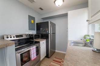 620 SE 47th St in Cape Coral, FL - Foto de edificio - Building Photo