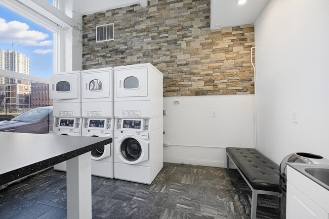 11-31-31 Park St in Springfield, MA - Building Photo - Building Photo