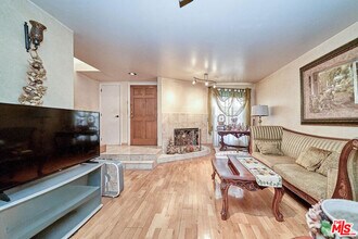 219 N Isabel St in Glendale, CA - Foto de edificio - Building Photo