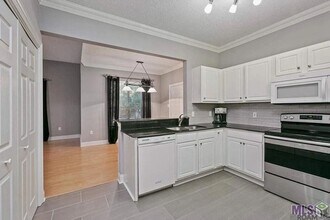 4464 Highland Rd, Unit 807 in Baton Rouge, LA - Building Photo - Building Photo
