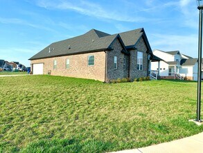 585 Dexter Dr in Clarksville, TN - Building Photo - Building Photo