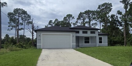1218 Ecstasy St E in Lehigh Acres, FL - Building Photo - Building Photo