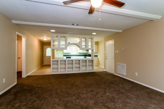 3327 Sycamore Springs Dr in Houston, TX - Building Photo - Building Photo