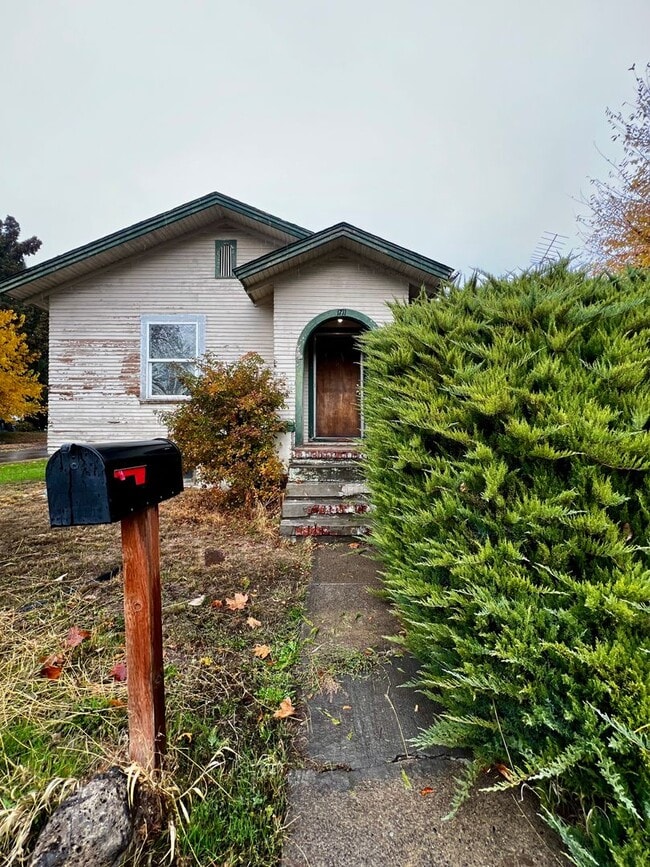 1711 W Bell St in Yakima, WA - Building Photo - Building Photo