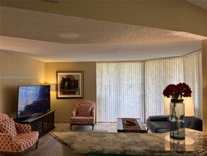 15645 Collins Ave-Unit -602 in North Miami Beach, FL - Building Photo - Building Photo