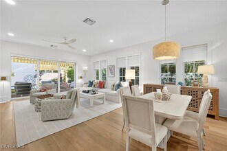 477 3rd Ave S in Naples, FL - Building Photo - Building Photo