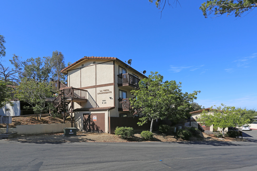 La Vista Apartments in Vista, CA - Foto de edificio