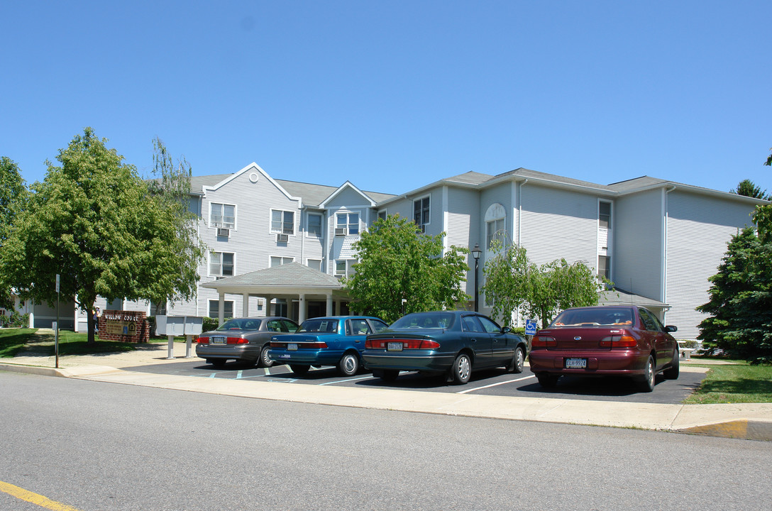 Willow Court in Mount Carmel, PA - Building Photo