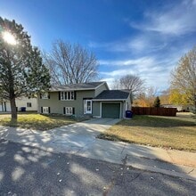 614 8th St E in Dickinson, ND - Building Photo - Building Photo