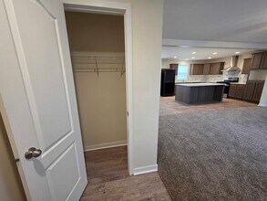 3681 Hawthorne St in Village of Clarkston, MI - Foto de edificio - Building Photo