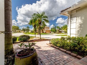 903 NW 167th Ave in Pembroke Pines, FL - Building Photo - Building Photo