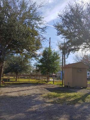21511 Parker Rd in Tomball, TX - Foto de edificio - Building Photo