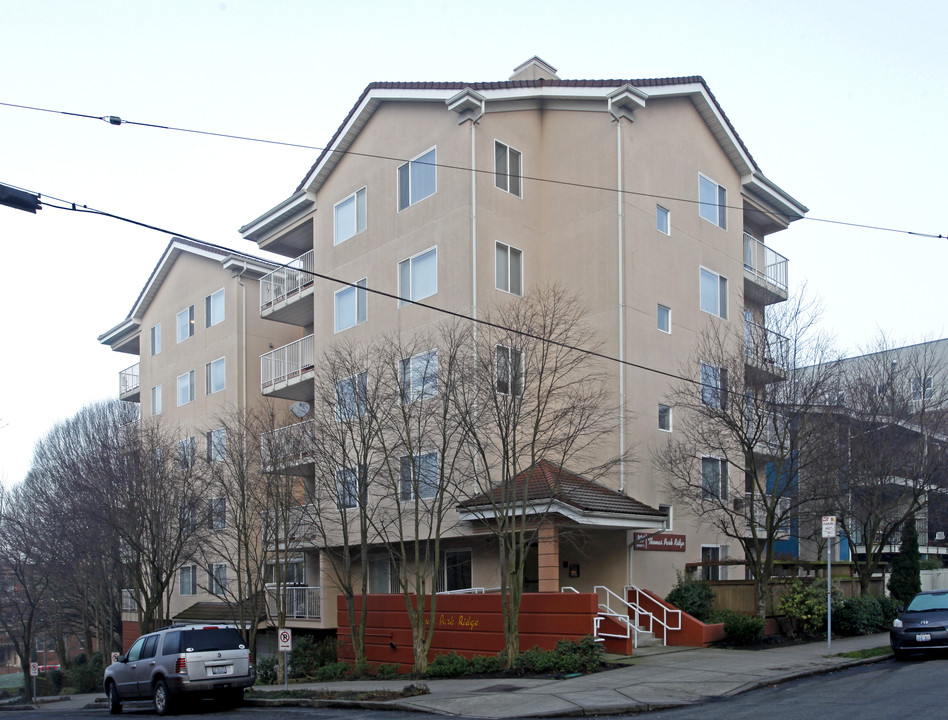 301 Summit Ave in Seattle, WA - Foto de edificio