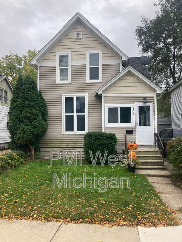 property at 826 Arianna St NW